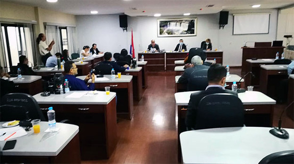 Concejales aprueban ejecución presupuestaria 2021 de la Gobernación del Alto Paraná | DIARIO PRIMERA PLANA