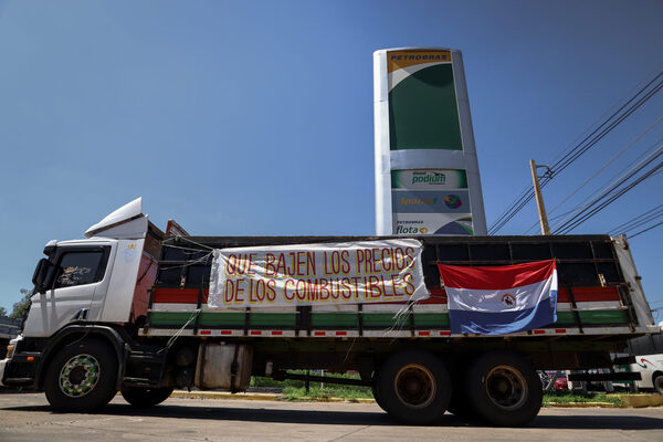 Paraguay vive el segundo día de bloqueos por el costo de los combustibles - MarketData