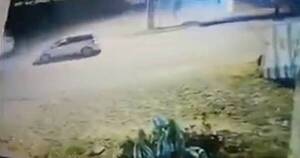 La Nación / Asaltan a mujer en una parada en Capiatá, sería la misma banda que asaltó y golpeó a guardia