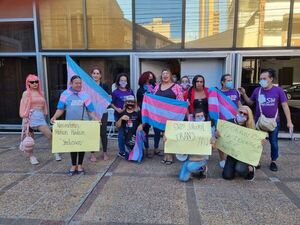 Trans exigen al Ministerio de la Mujer un alto a la discriminación para que sean reconocidas - Nacionales - ABC Color