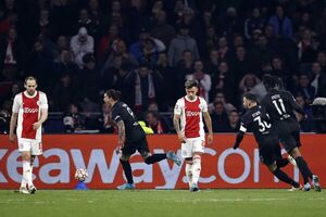 Darwin Núñez vuela y tumba al Ajax - Fútbol Internacional - ABC Color