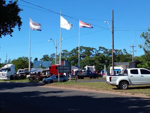 La movilización de camioneros y campesinos continúa en San Pedro - Nacionales - ABC Color