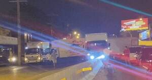 La Nación / Bloqueo contra la suba del combustible se trasladó a Leopardi y Mariscal Estigarribia