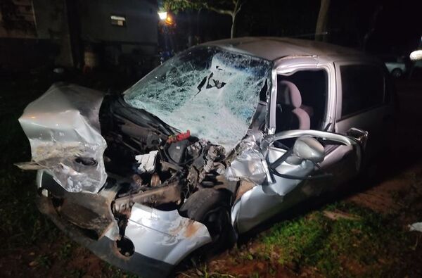 Camión esquivó a motocarro y chocó contra un vehículo, dejando un herido - Nacionales - ABC Color