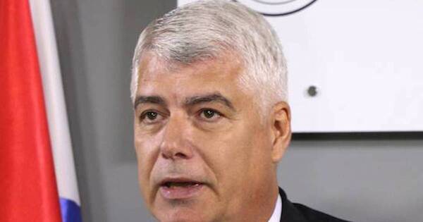 La Nación / Wiens dice estar enfocado en su trabajo y no en candidatura