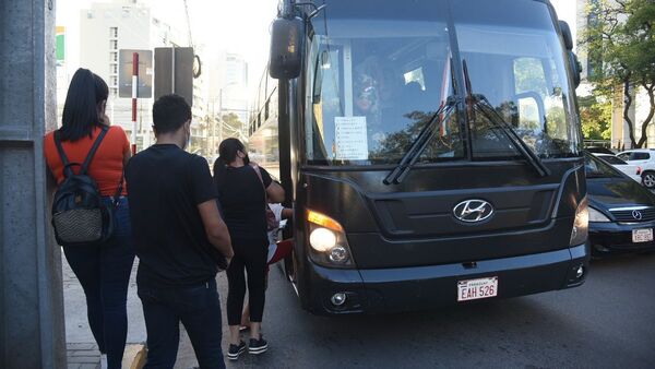 PARCHES para los castigados pasajeros del transporte público