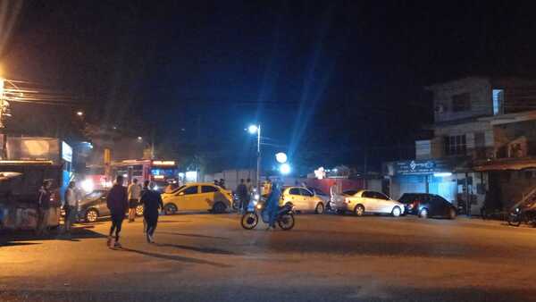 Diario HOY | Camioneros cierran el cruce San Antonio y llegarán al microcentro