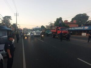Desde muy temprano, inician el tercer día de bloqueos contra la suba del combustible - Nacionales - ABC Color