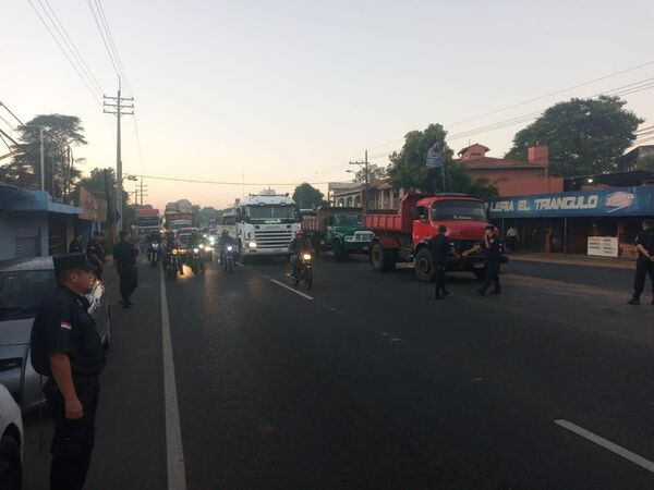Desde muy temprano, inician el tercer día de bloqueos contra la suba del combustible - Nacionales - ABC Color