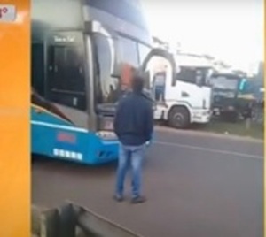 Paro de camioneros cierra Santaní desde hace 6 horas - Paraguay.com