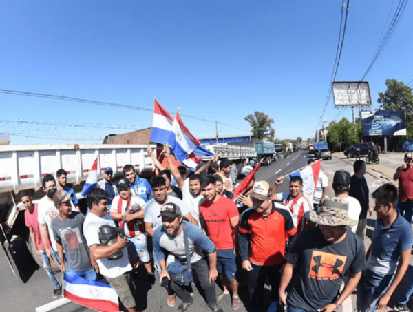 Transportistas en unaminad piden una reducción de G.1.000 al precio del combustible · Radio Monumental 1080 AM