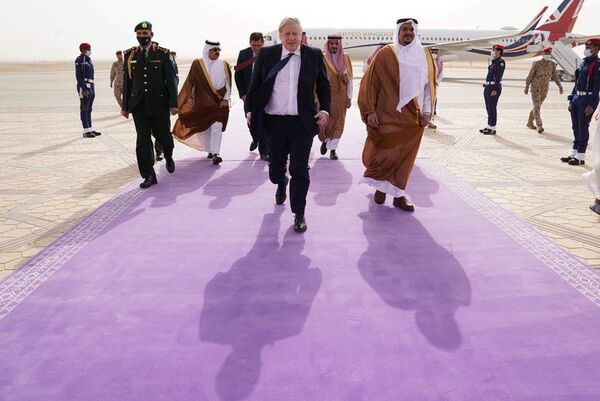 Primer ministro británico llega a Arabia Saudita para hablar de petróleo - Mundo - ABC Color