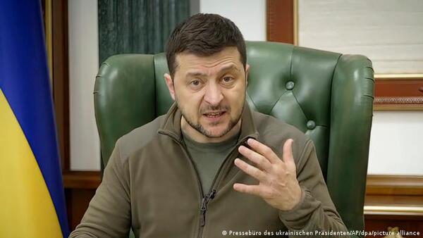Presidente ucraniano Zelenski recibe una ovación de pie del Congreso de EE. UU.