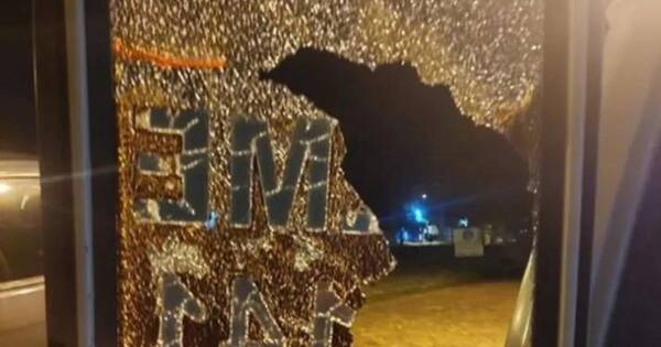 La Nación / Denuncian que desconocidos balearon una ambulancia en Curuguaty