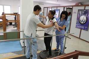 Hospital de Clínicas reabre la escuela de columna en modalidad presencial - .::Agencia IP::.