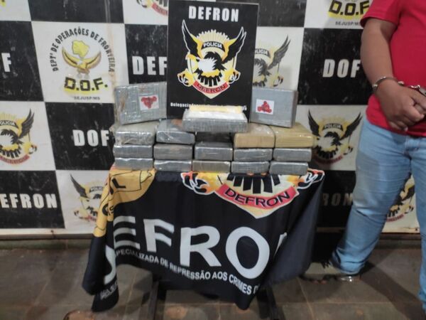 Incautan 18 kilos de cocaína empaquetada en Sanga Puitã y detienen a un joven - Radio Imperio