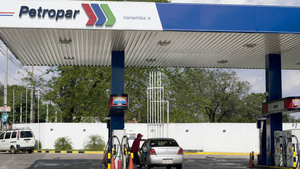Gobierno baja precio del combustible de PETROPAR y pide celeridad para crear fondo de estabilización