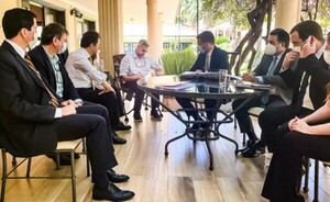 Gobierno baja precio del combustible de Petropar