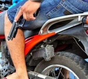 Alta condena para motochorro que hirió a una niña en la mano - Paraguay.com