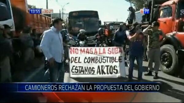 Camioneros rechazan G. 500'i en baja de precio de combustible
