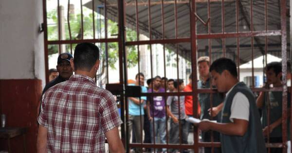La Nación / Más de 60 presos y guardiacárceles accederán a carreras universitarias