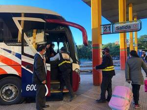 Diario HOY | Buses de corta, media y larga distancia suspenden viajes a causa de cierres de ruta