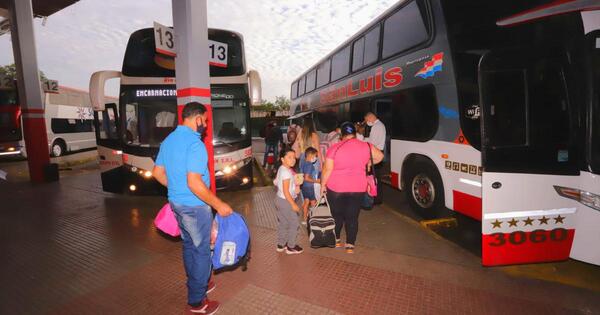 Transportes de media y larga distancia suspenden viajes por cortes de ruta