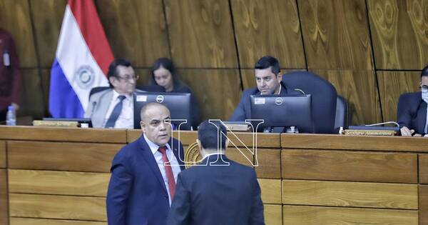 La Nación / Cuestionan a diputados que insisten en mantener “el cháke” hacia la titular del Ministerio Público