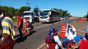 El 30% de salidas de buses fue afectado por cierre de rutas  - Nacionales - ABC Color