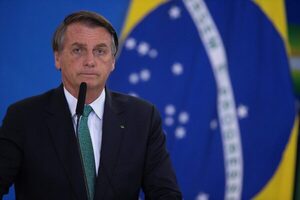 Bolsonaro califica los precios de Petrobras de "crimen contra la población" - MarketData