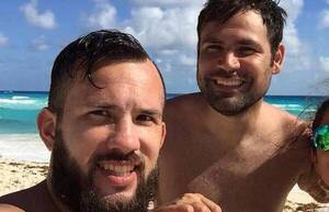 Crónica / Julio y el desafío a su hermano Iván por escribir "macanadas" en su redes