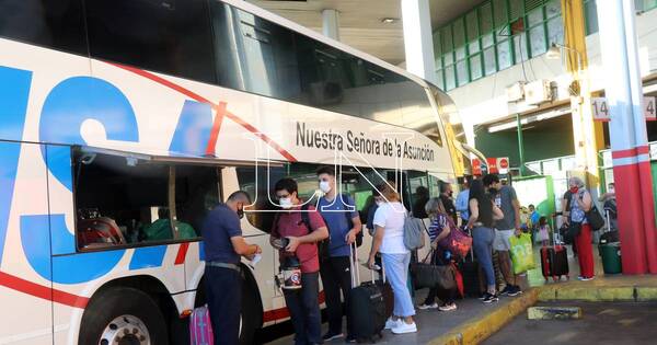 La Nación / Suspenden servicio de transporte para buses de media y larga distancia a causa de piquetes