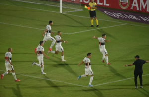 Olimpia tira de corazón y orgullo y alcanza la Fase de Grupos - Noticiero Paraguay