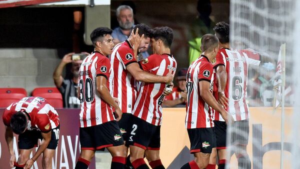 Estudiantes de La Plata sella su clasificación