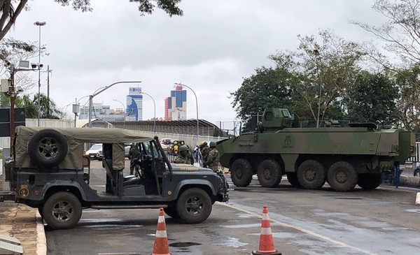 El Brasil moviliza tropas en la triple frontera para combatir el contrabando - La Clave