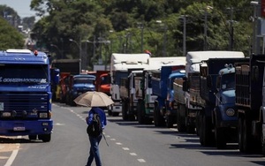 Continúan las protestas y los bloqueos tras rechazo a propuesta del Ejecutivo