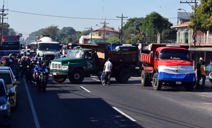 Ya causan disturbios los bloqueos a la libre circulación en carreteras - Noticiero Paraguay