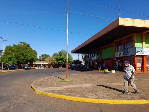 Nulo movimiento en la terminal de Encarnación: Ómnibus de larga distancia no llegan ni salen por cortes de rutas