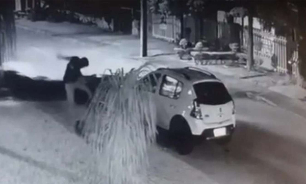 Encontró a su esposa teniendo relaciones sexuales con un indigente en un auto - OviedoPress