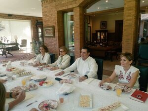 Diario HOY | Precandidatas de Honor Colorado al Senado se reunieron con el líder del movimiento