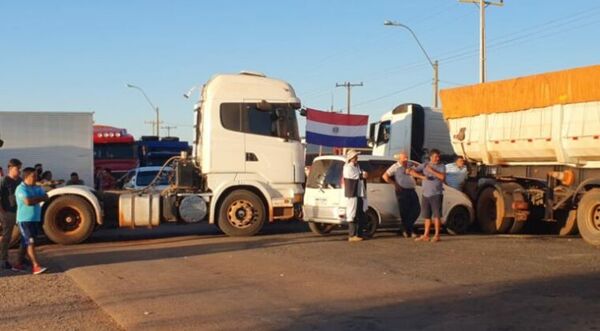 En Concepción ni a los peatones dejan pasar por cierre de ruta