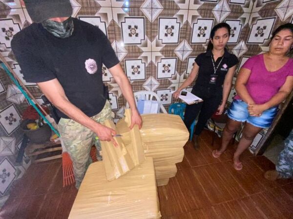 Mujer fue detenida por la SENAD por colectar droga en su casa