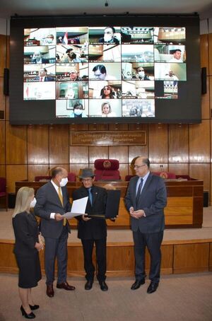 Senado rinde homenaje a Melanio Gómez, intérprete de  “Gracias su santidad” - Nacionales - ABC Color