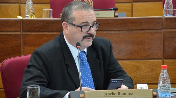«Ancho» Ramírez renunció a su banca en el Senado