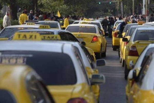 Taxistas: 'Ese descuento de G. 500 no sirve para nada'