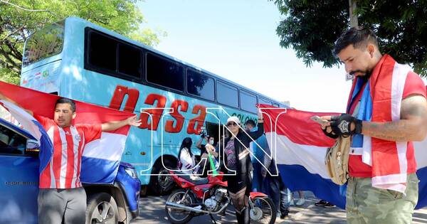 La Nación / Ante cierre de rutas suman 700 buses sin operar y 28.000 usuarios sin viajar al interior del país