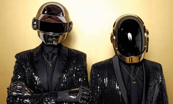 Fan de Daft Punk crea un reloj de palabras en base a “Harder, Better, Faster, Stronger”