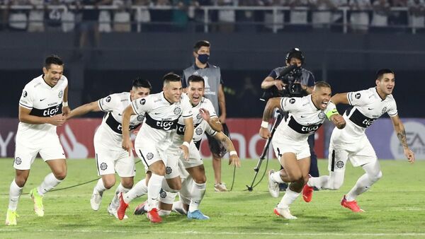El uno por uno de Olimpia en una noche de emociones