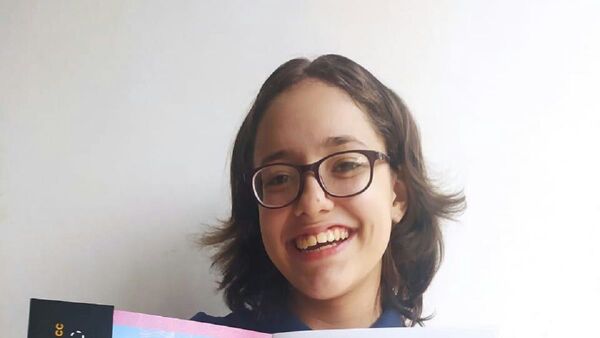Luqueña vende rifa para viajar a Estados Unidos tras ganar beca