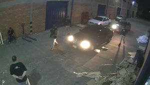 Grupo tipo comando asalta depósito de celulares en Ciudad del Este